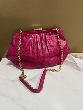 Hobo fuchsia clutch bag with gold strap